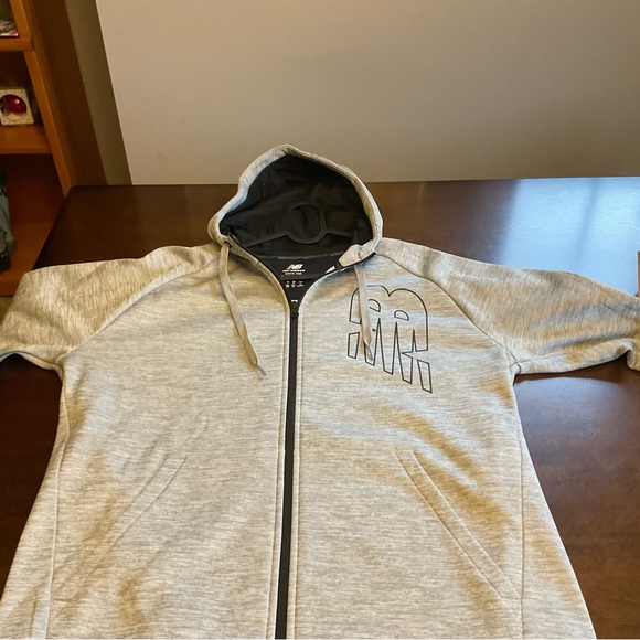 New Balance zip up Hoodie, only used once or twice inside. Pristine condition - Picture 3 of 5